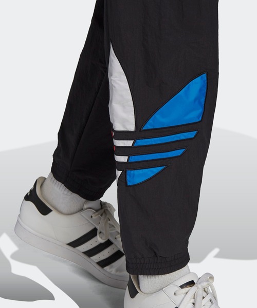 adidas（アディダス）の「アディカラー トラックパンツ（ジャージ