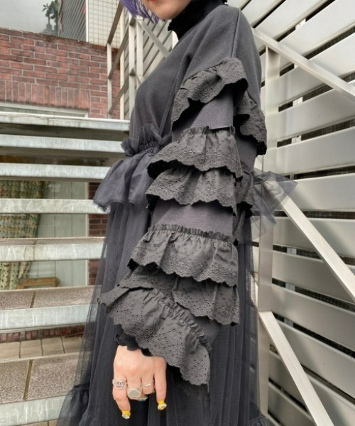 Candy Stripper（キャンディストリッパー）の「FRILL SLEEVE SWEAT