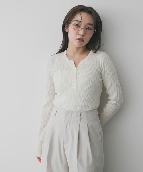 セール】『洗濯可』シシュウヘンリーネックミニケーブルセーター