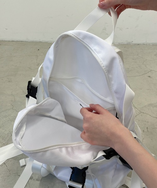 Whinny（ホワイニー）の「Whinny/四次元リュック（バックパック