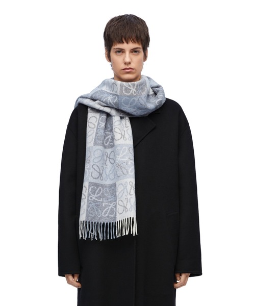 LOEWE（ロエベ）の「チェッカーボード スカーフ（ウール＆カシミヤ