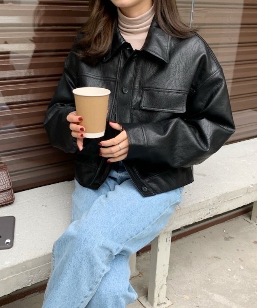 シーズンムードを高める。ヴィンテージ風 ショートフェイクレザー