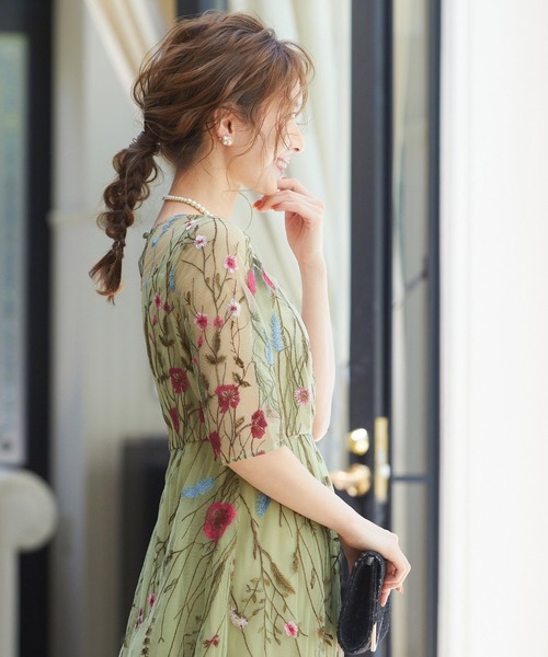 niana（ニアナ）の「ヴィンテージ風フラワー刺繍結婚式ワンピース