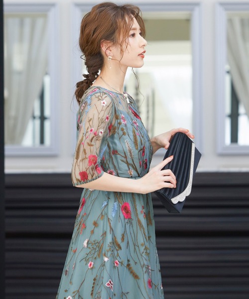 niana（ニアナ）の「ヴィンテージ風フラワー刺繍結婚式ワンピース