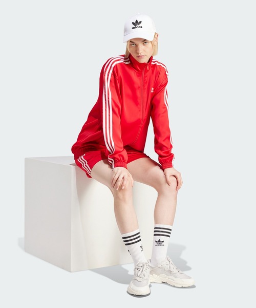 adidas（アディダス）の「ルーズ サテン トラックトップ / アディダス