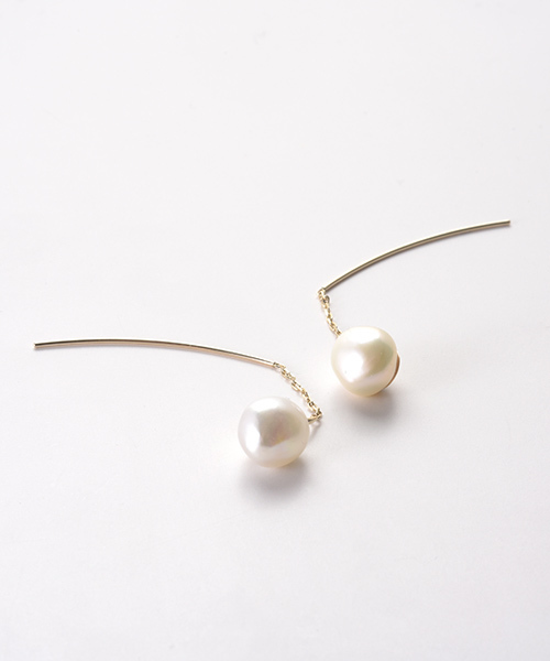agete（アガット）の「K10淡水パールピアス（ピアス（両耳用））」 - WEAR