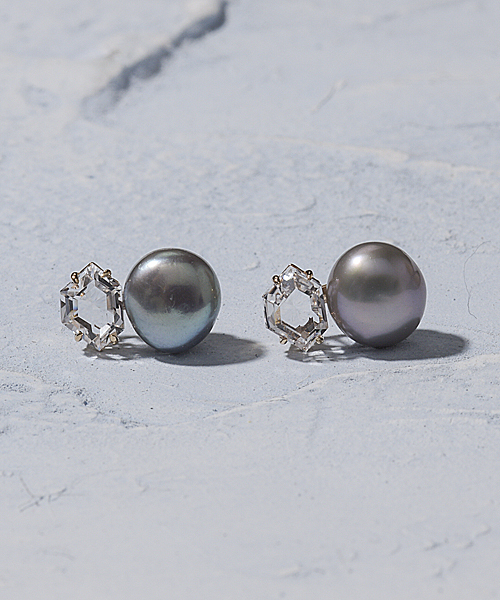 agete（アガット）の「K10淡水パールピアス（ピアス（両耳用））」 - WEAR