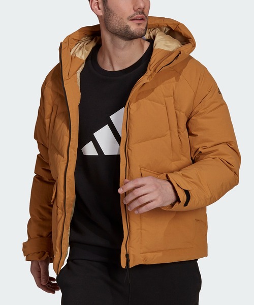 adidas（アディダス）の「ビッグバッフル ダウンジャケット