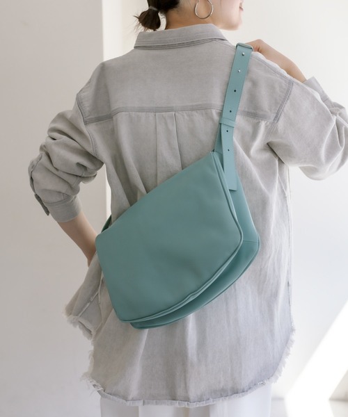 ear PAPILLONNER（イアパピヨネ）の「《牛革》スワローマチショルダー