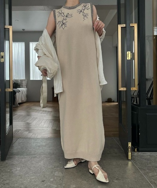 WILLFULLY（ウィルフリー）の「embroidery flower no sleeve knit OP