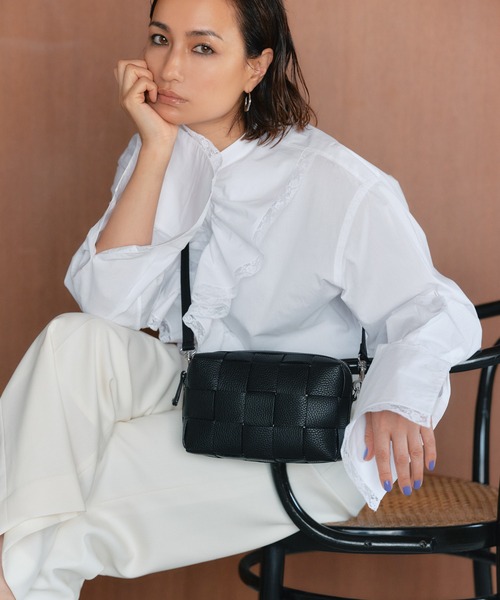 IACUCCI（イアクッチ）の「ベルタ XS CERVO（ショルダーバッグ）」 - WEAR