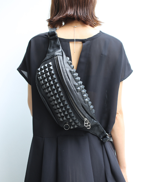 牛革 レザー スタッズ ショルダー ボディバッグ S ブランド オリジナル