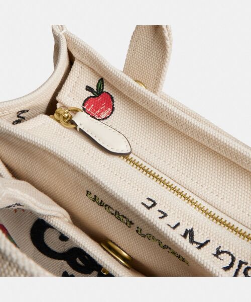 COACH（コーチ）の「カーゴ トート バッグ 20・スケッチ プリント