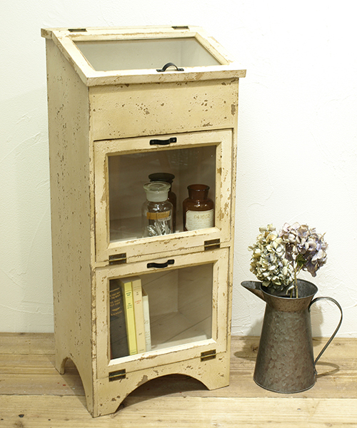 salut!（サリュ!）の「ｱﾝﾃｨｰｸｳｯﾄﾞｶﾞﾗｽｷｬﾋﾞﾈｯﾄ（インテリア雑貨）」 - WEAR