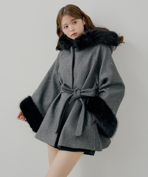 セール】ビジュー付きファー襟ケープコート（ポンチョ）｜Chico（チコ