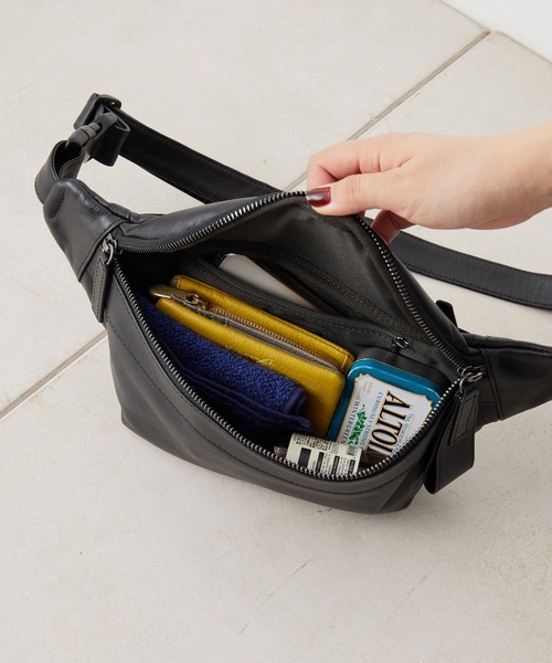 ear PAPILLONNER（イアパピヨネ）の「《牛革》ボディバッグ/ウエスト