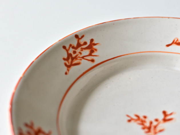 ヨシノヒトシ 赤絵6.5寸皿