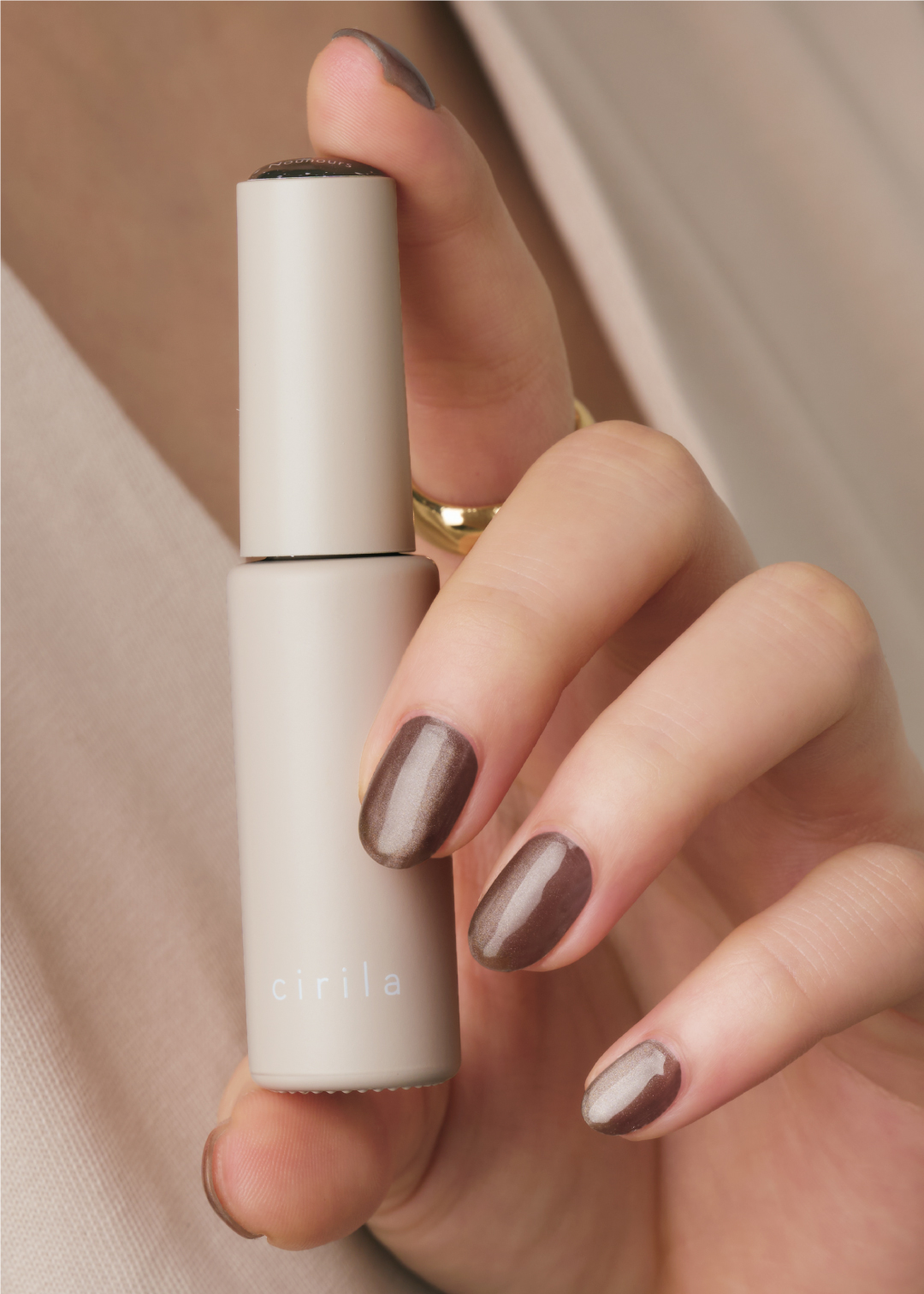 織りなす光、ゆらぐ表情、大人のためのマグネットネイル ｜cirila