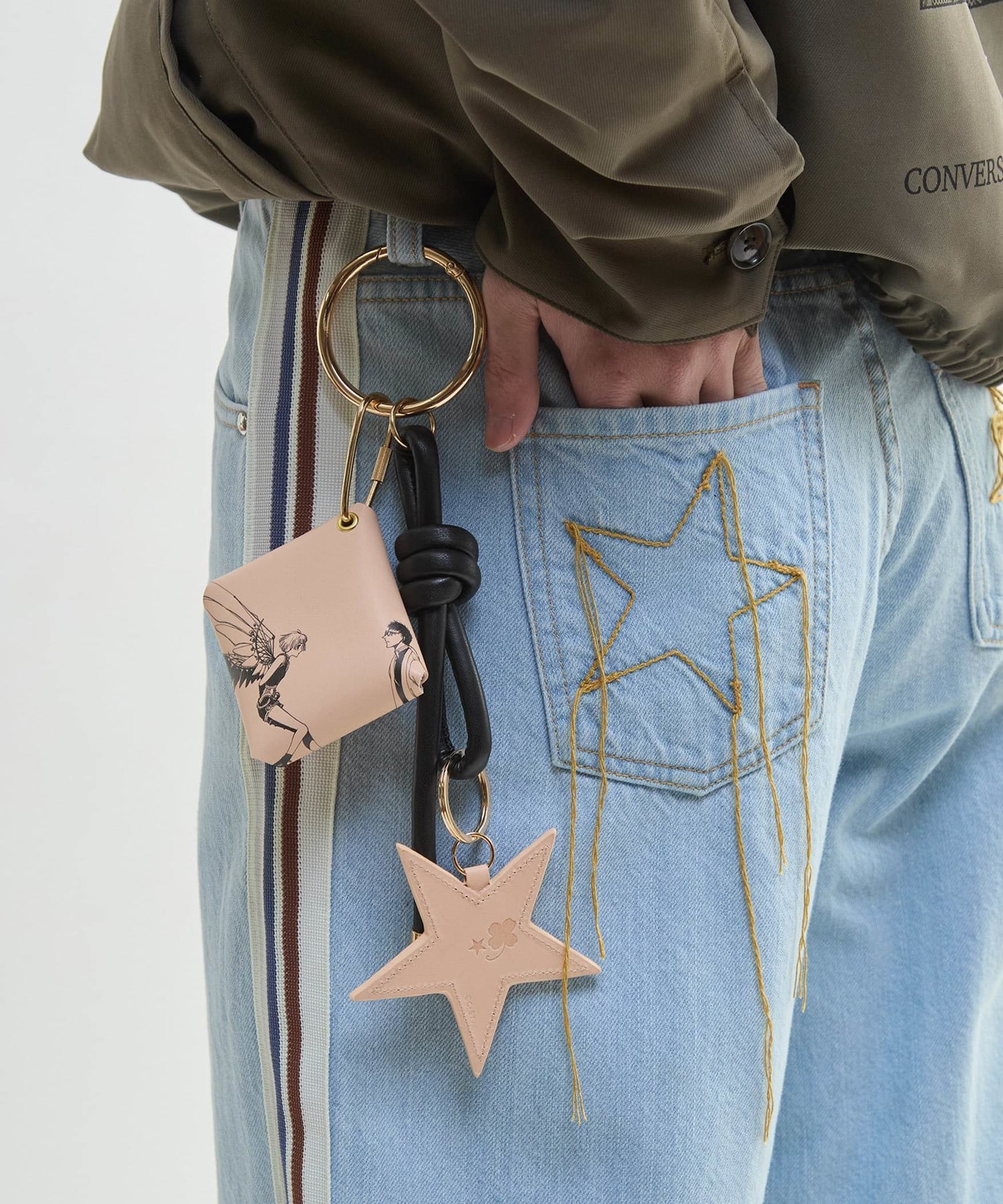 CLAMP】『CLOVER』POUCH CHARM (全2種)｜CONVERSE TOKYO (コンバース