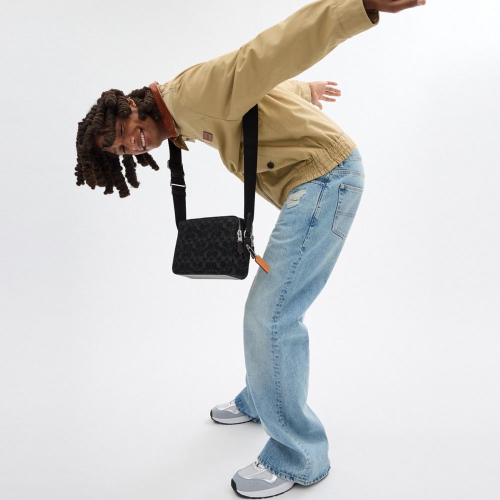 公式】COACH – コーチ | チャーター クロスボディ 24・シグネチャー デニム