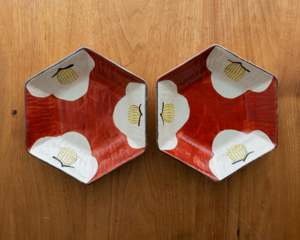 無鉛手描き赤ダミ椿 六角鉢 | cocochi ｜ 家具と服と暮らしの店｜静岡