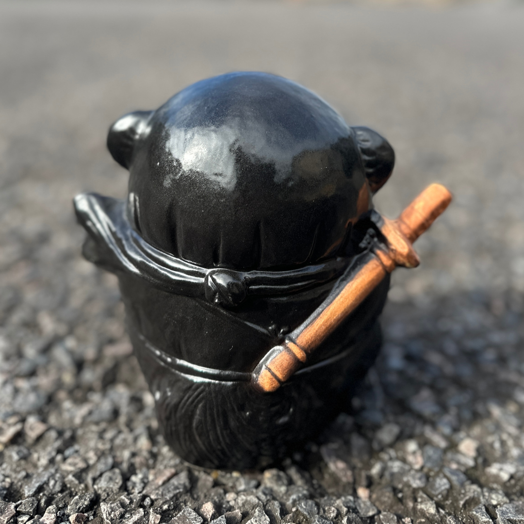 ヤマ庄陶器】忍者狸 5号（黒）（品番：B090-07）｜ここ滋賀 オンライン