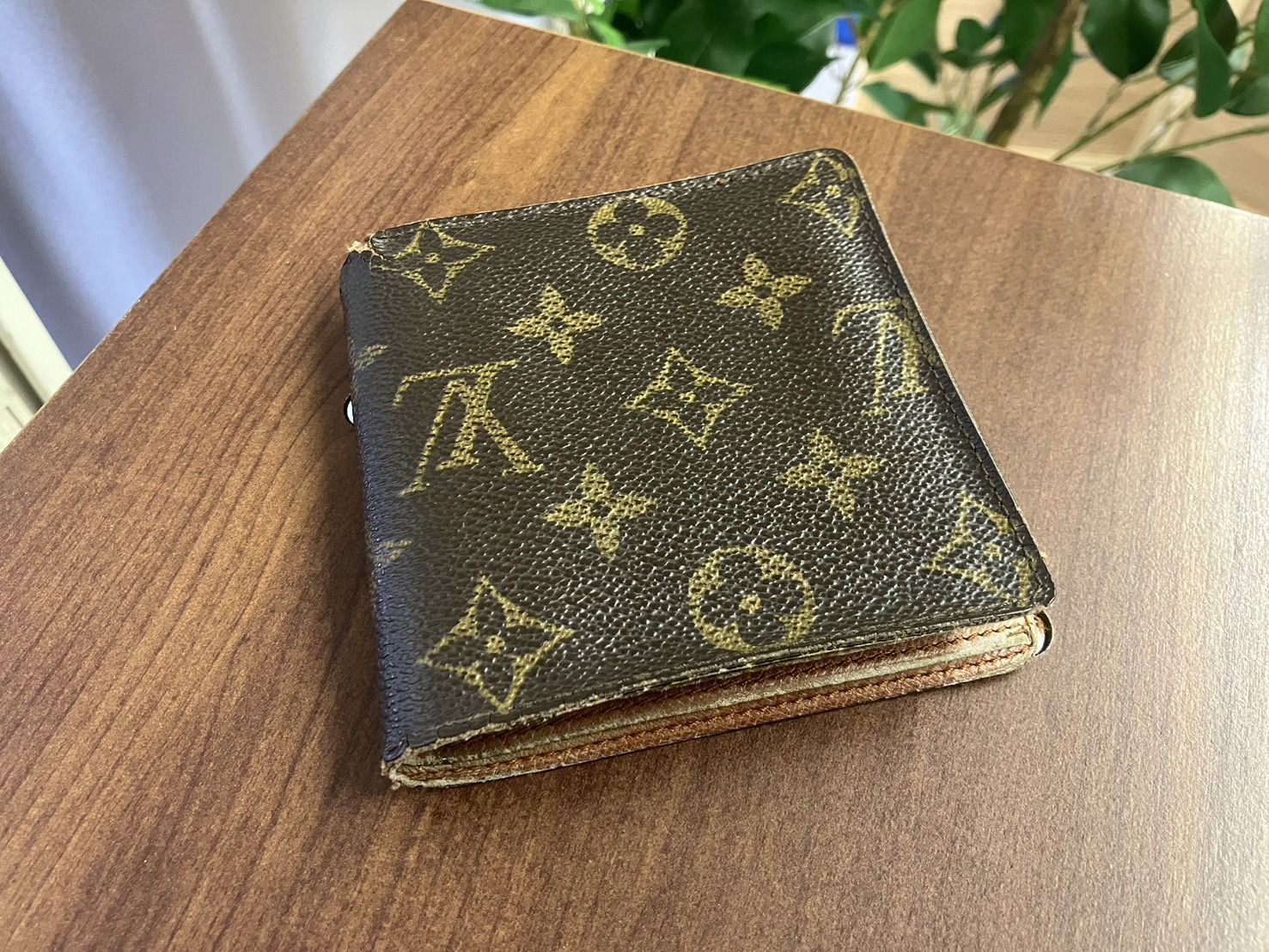 ルイ・ヴィトン（LOUIS VUITTON）モノグラム二つ折り財布をお買取させ