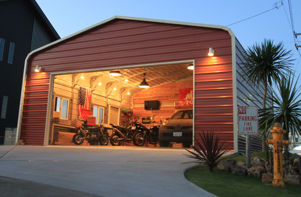 アメリカンガレージなら大坂江坂のCLUTCH（クラッチ）