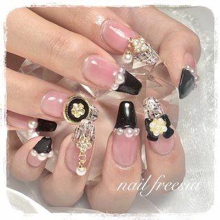 揺れるパーツのネイルデザイン(2ページ目)｜ネイルブック