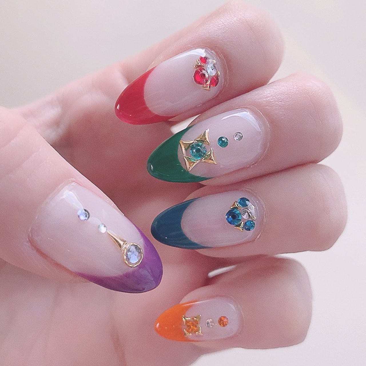 ハンド/ミディアム/カラフル - SaepiNikoffのネイルデザイン[No