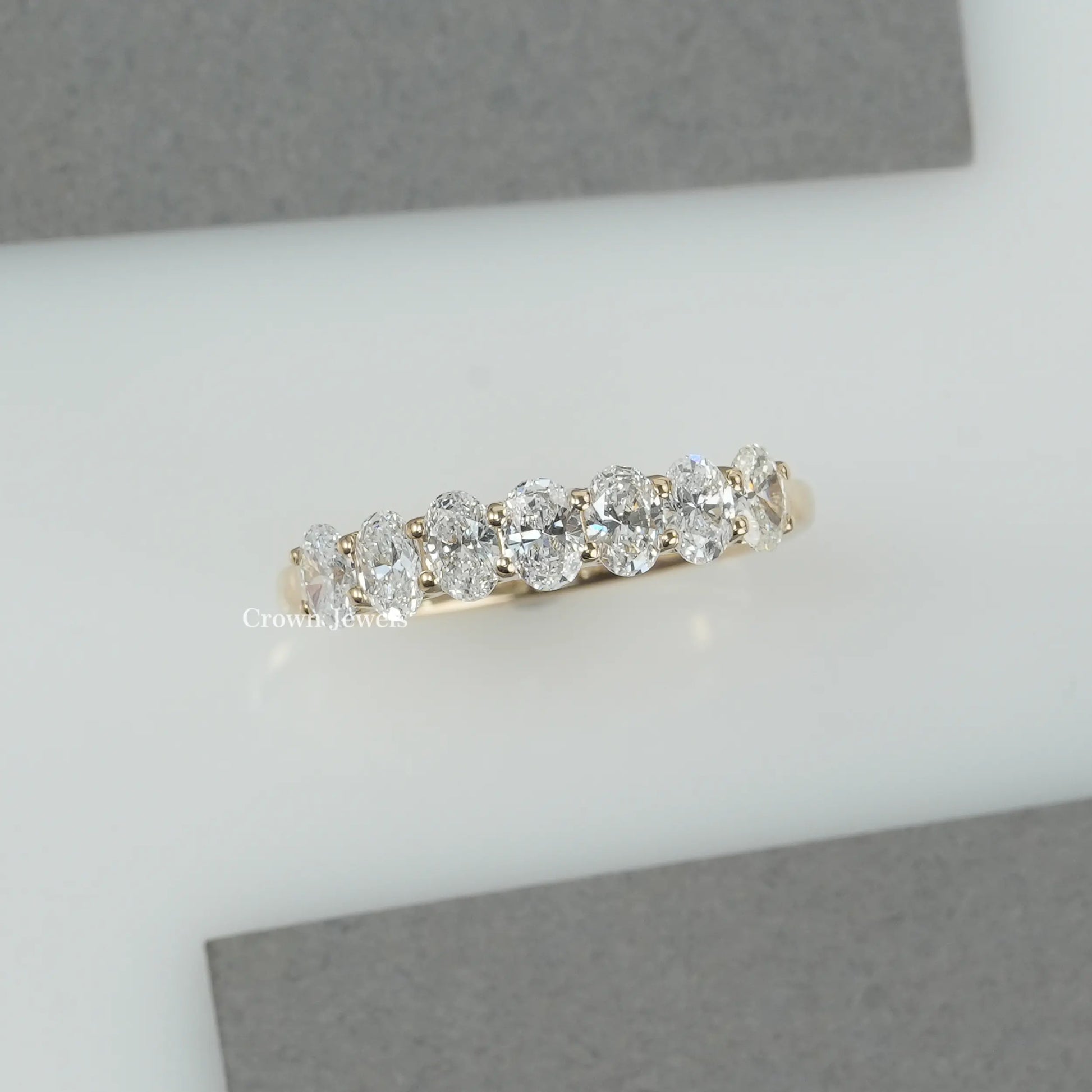オーバルカットハーフエタニティリング – Crownjewels