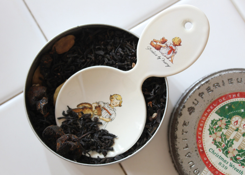 マニープチメゾン ホーロー ティーリーフスプーン － フレンチ