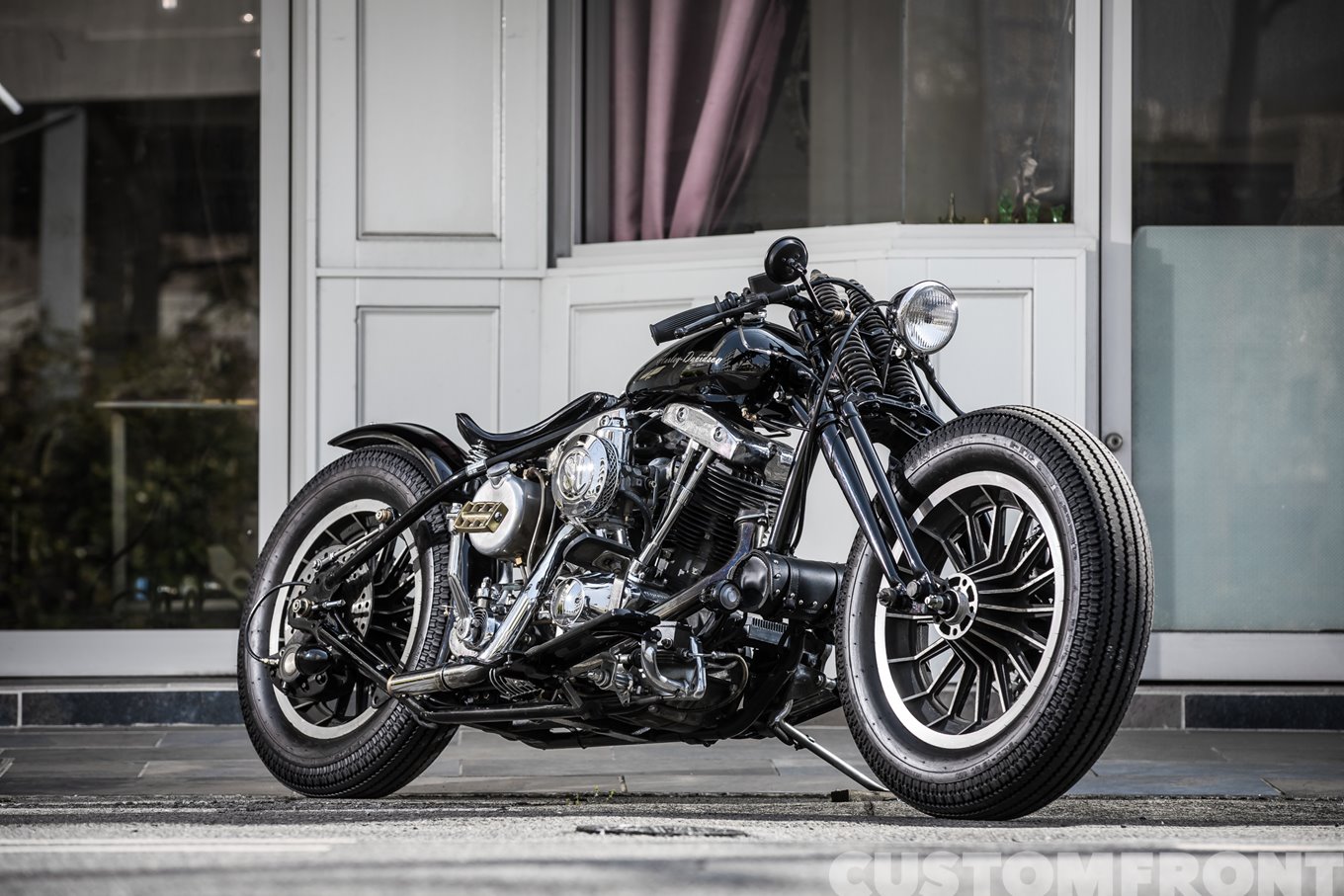 ハーレーのグースネックスタイル ショベルFLH 1979年・サティスファ