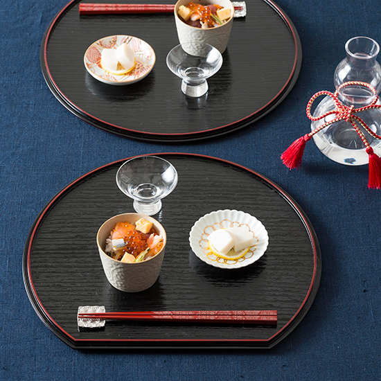 橋本達之助工芸]半月盆36cm (黒塗り/朱塗りリバーシブル) | KOBUNSHA