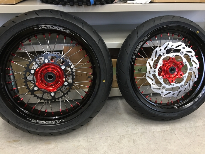 ダートバイクプラスブログ|限定レッドホイール