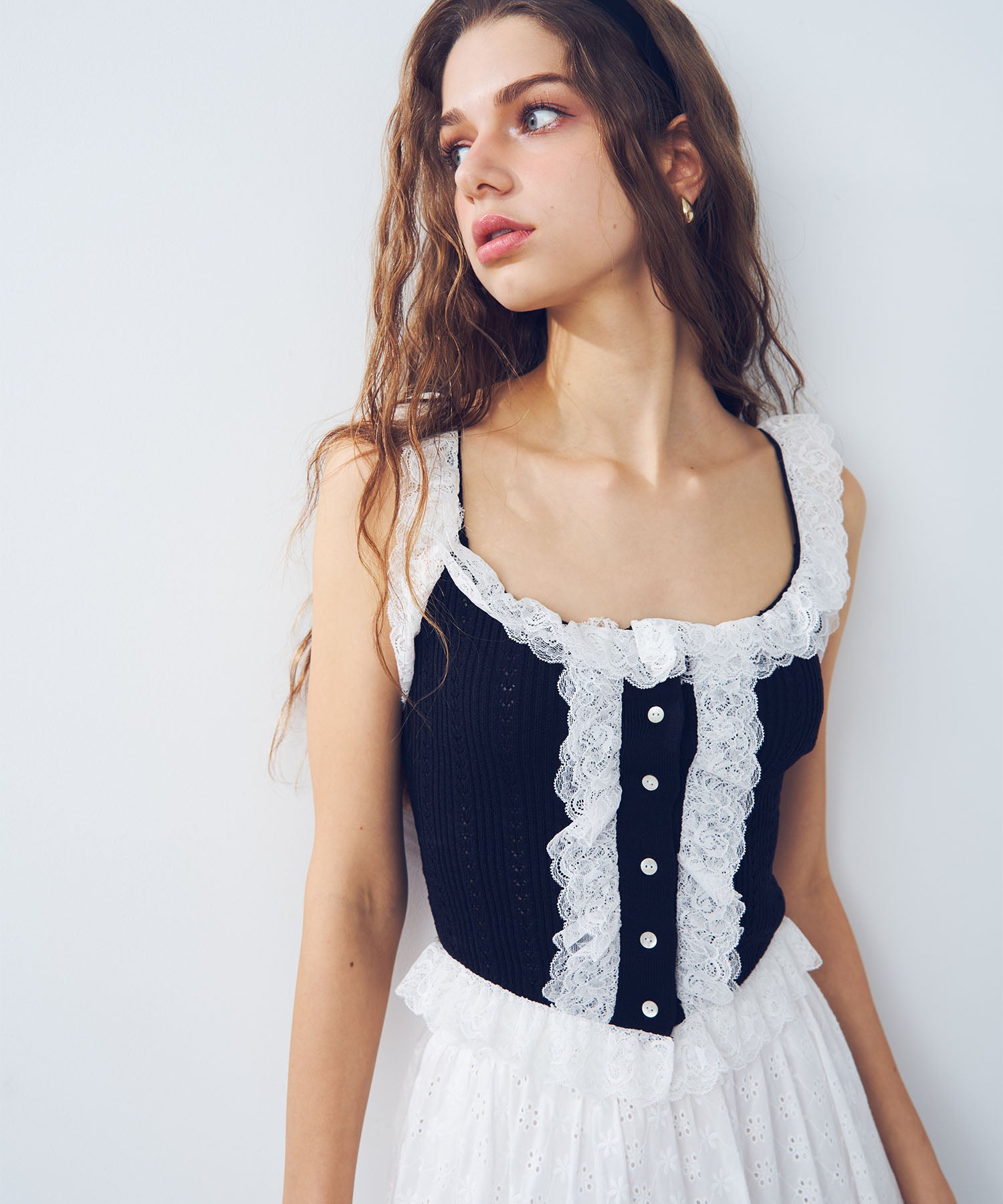 アイレットレースノースリニット