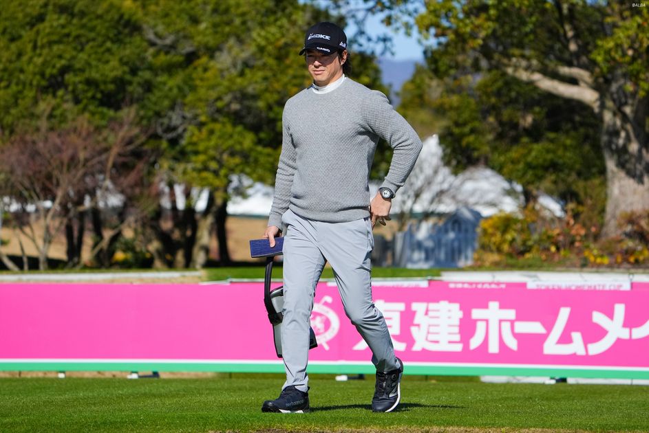 石川遼の足元に“N”のロゴ？ スニーカーのようなゴルフシューズを試し