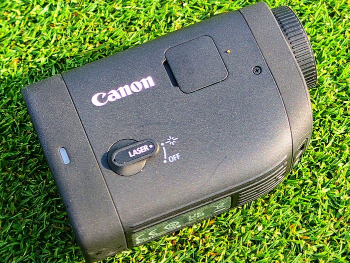 キヤノンの距離計『PowerShot GOLF』は高機能！ 手ぶれせず、ズームも