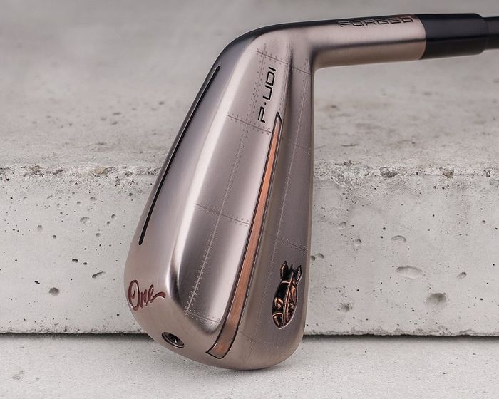 わずか数秒で完売!? 米国テーラーメイド、昔の爆撃機にインスパイア