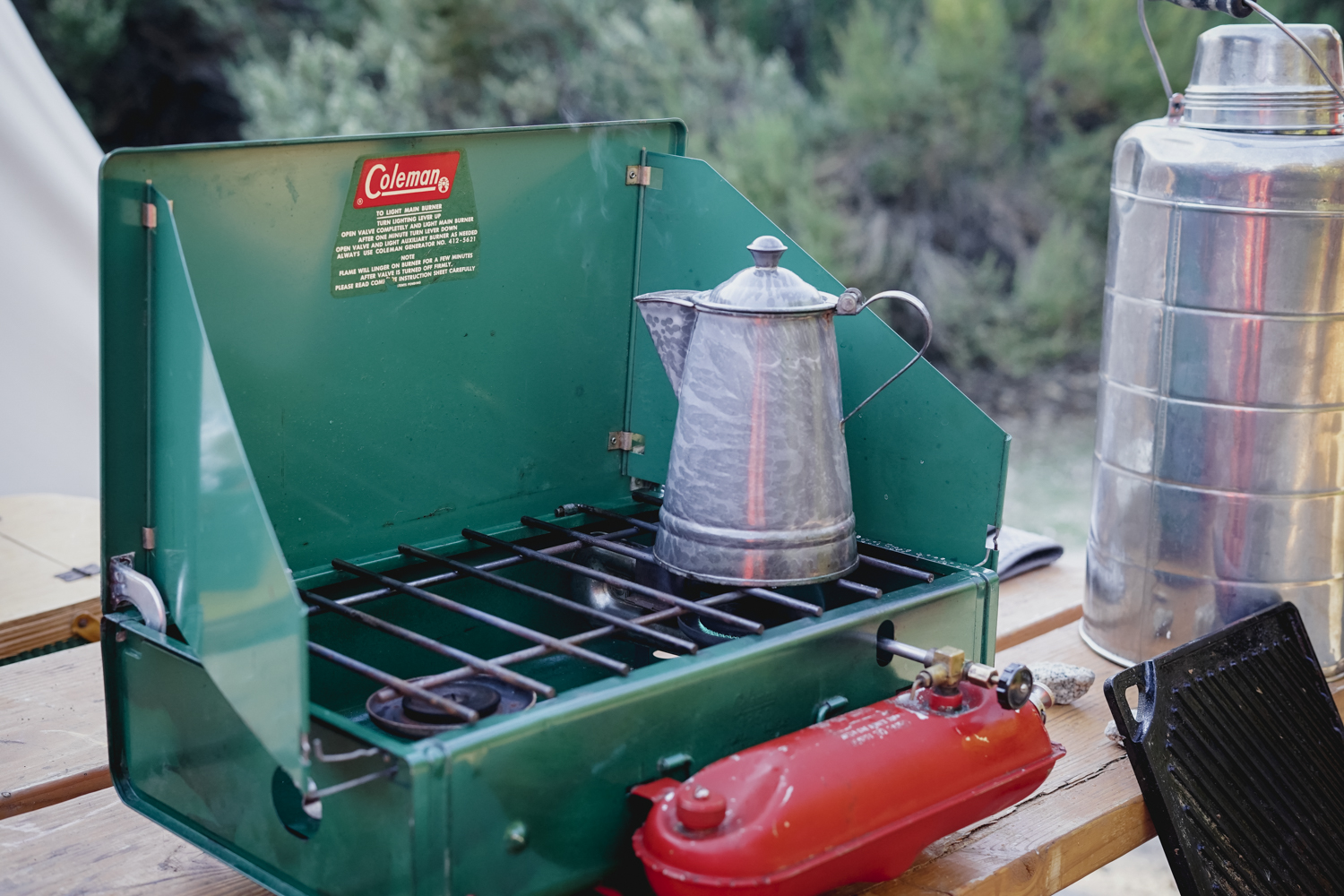 手間がかかるけど味がある！ビンテージ感たっぷりのツーバーナー