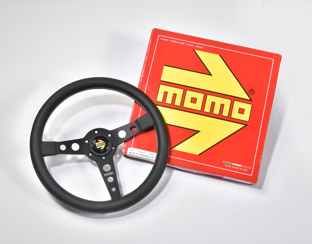 MOMO ステアリング ジャッキースチュワート ホーンボタン+ボス