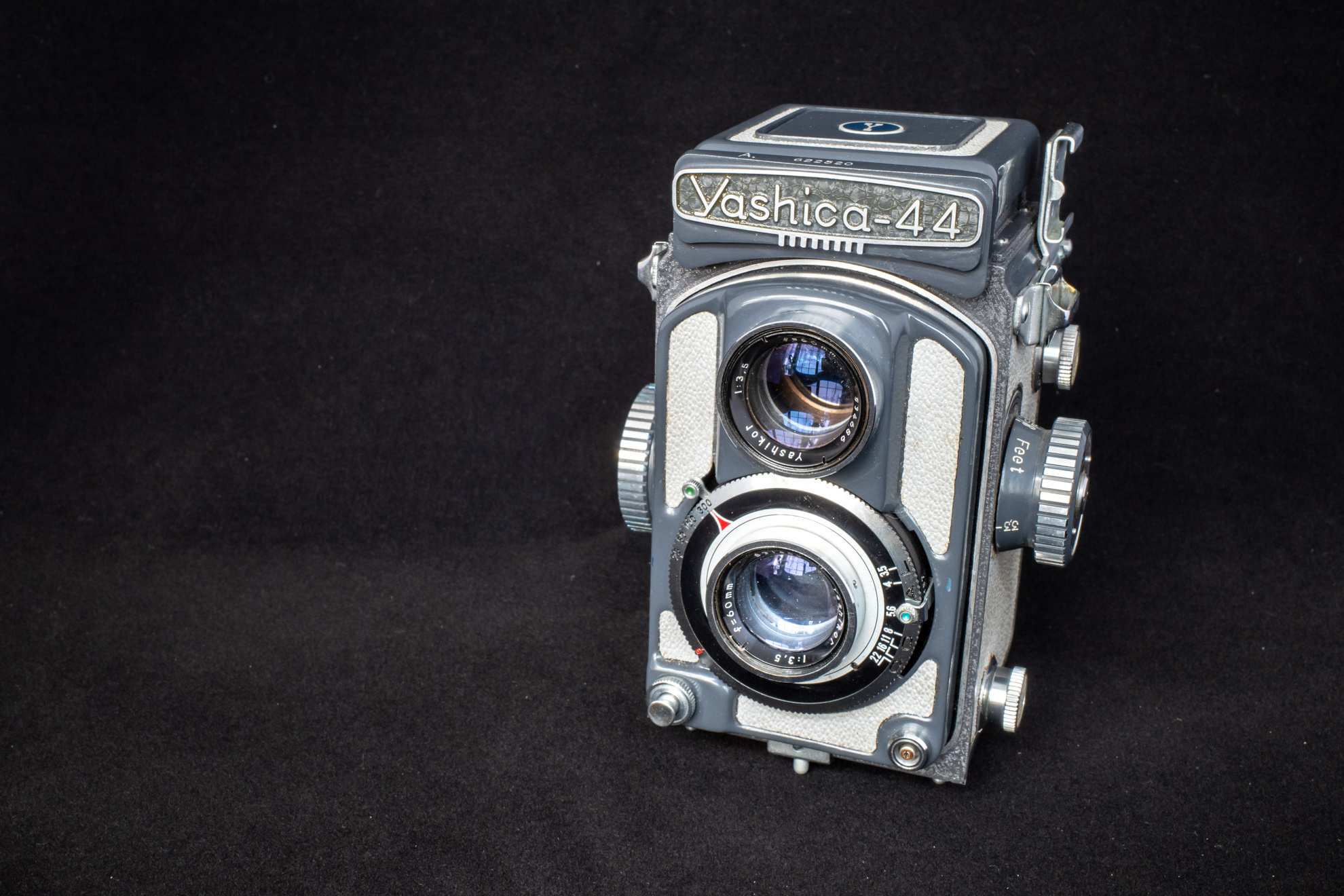 yashica 44A ◇レビュー外観編◇ | デジタル試しうち