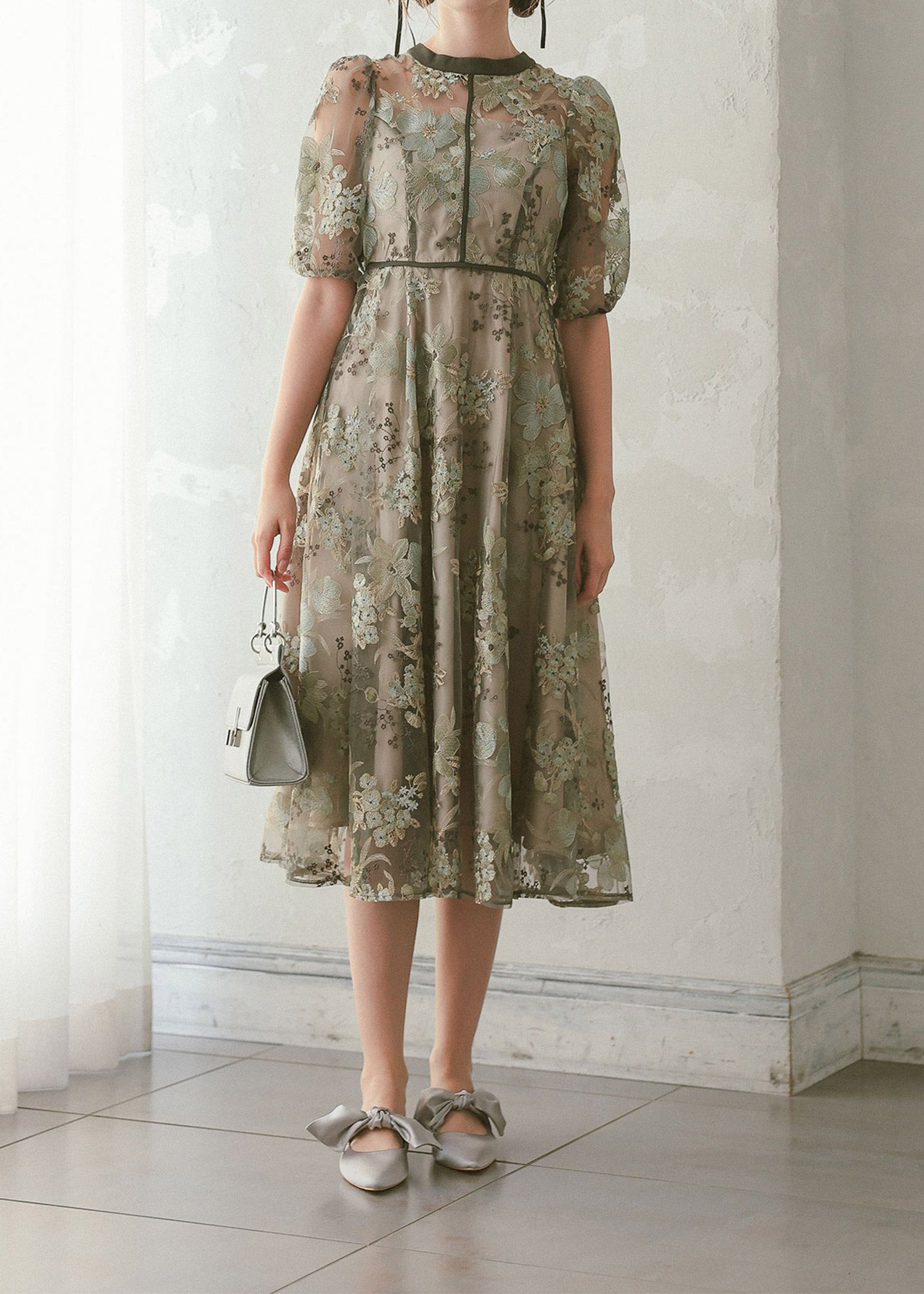 フラワーエンブロイダリードレス|DorryDoll