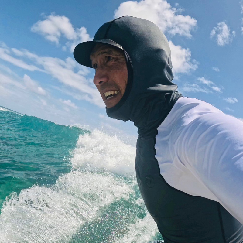 フード付きラッシュガード（チャコールグレーXオフホワイト） | 国産