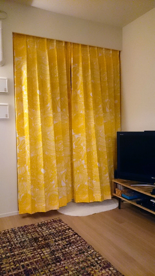 MARIMEKKO KURJENPOLVI グレー (廃番の生地)花柄 カーテン MARIMEKKO