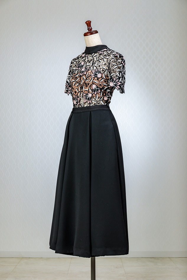 Self-portrait セルフポートレート ピンク×ブラックレースミモレドレス