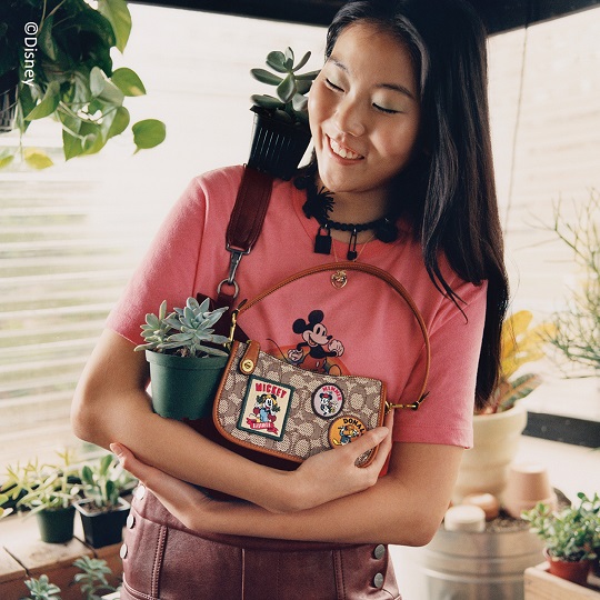 夢と魔法の世界観が融合したスペシャルアイテム！DISNEY x COACH