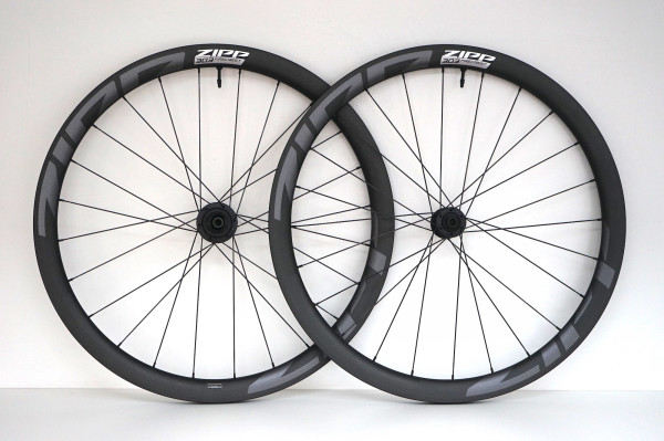 ZIPP 303 Firecrest Tubeless für Scheibenbremsen (2024) Laufradsatz