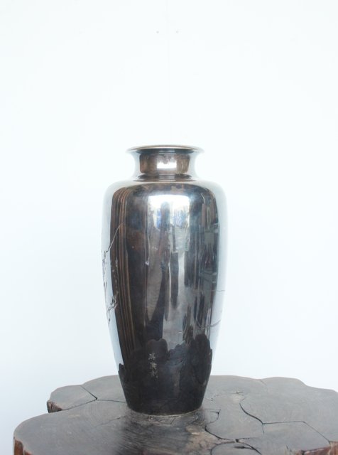 香川勝廣 片切彫純銀花瓶 M178｜骨董店 のびる 古美術 骨董 和風建具