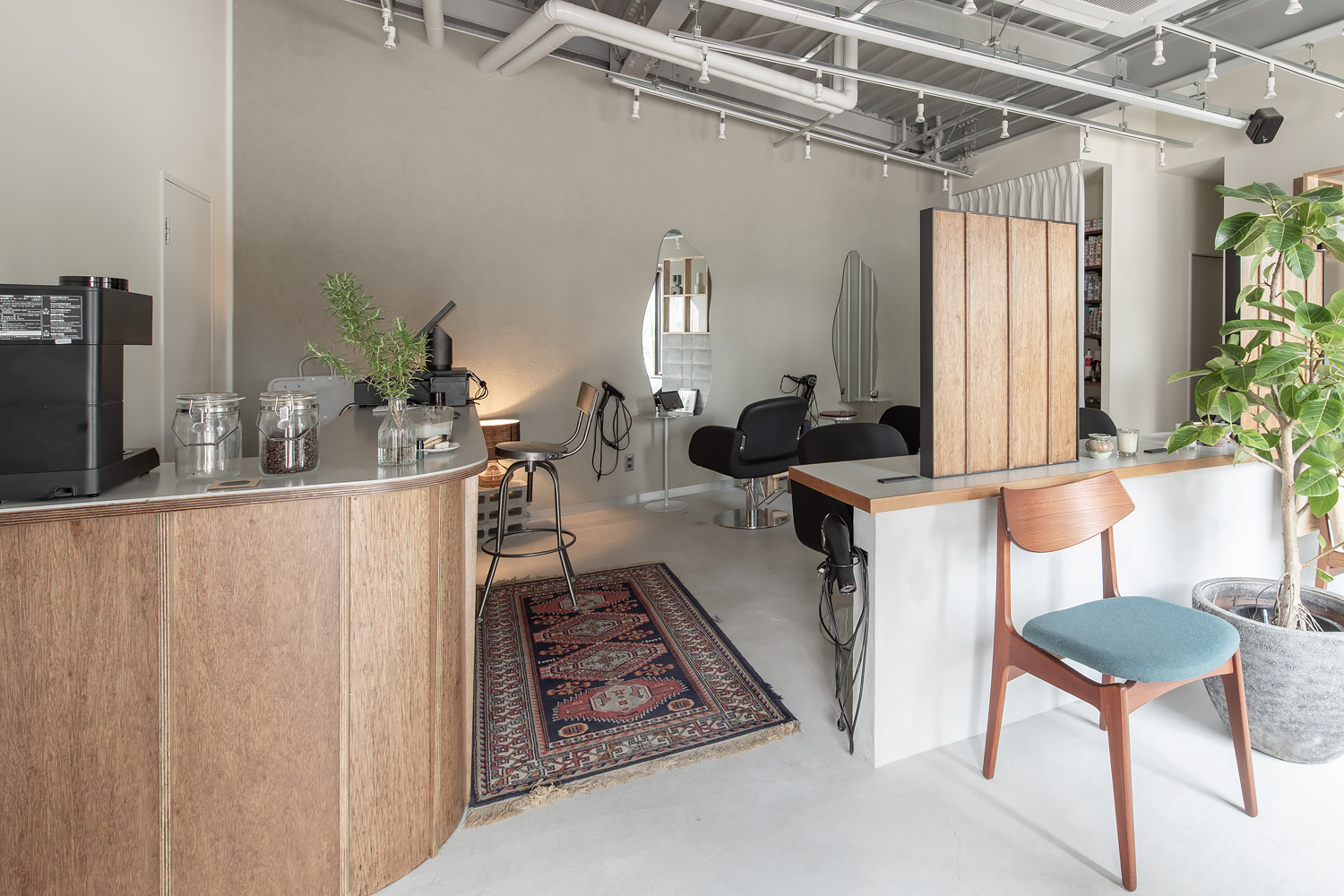 埼玉県熊谷市の美容室【Shiro】の店舗デザイン事例 by EIGHT DESIGN